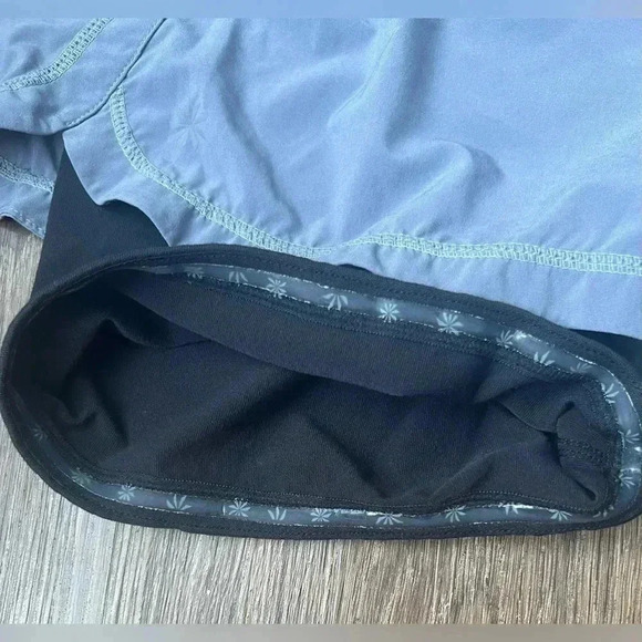 ATHLETA Women's Pulse Running Shorts 2 in 1 Layered blue/ Black Sz M - Picture 3 of 14